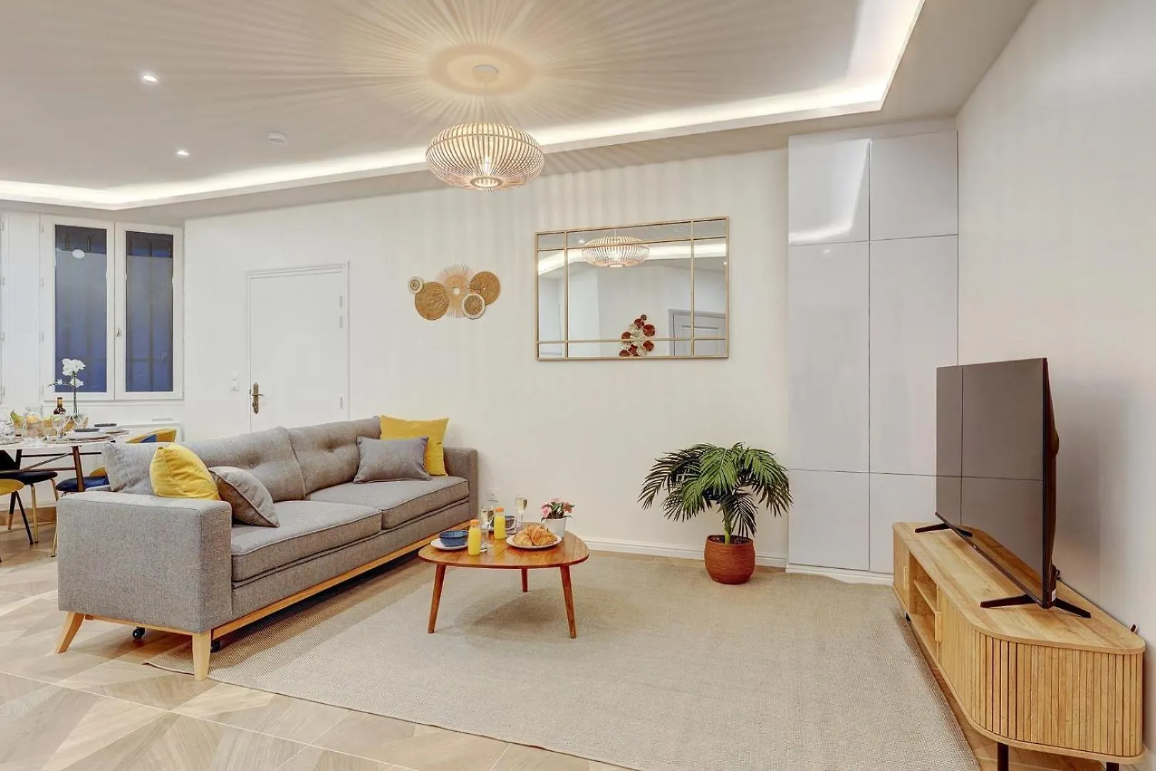 Apartment Martine Suite, Place De La Republique Paris France