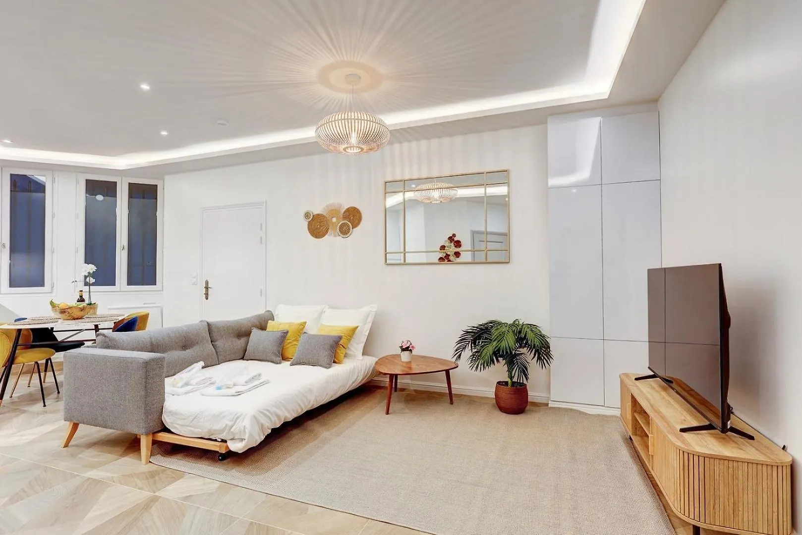 Martine Suite, Place De La Republique Paris