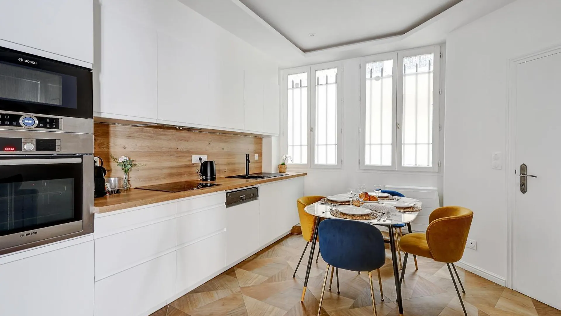 Martine Suite, Place De La Republique Paris