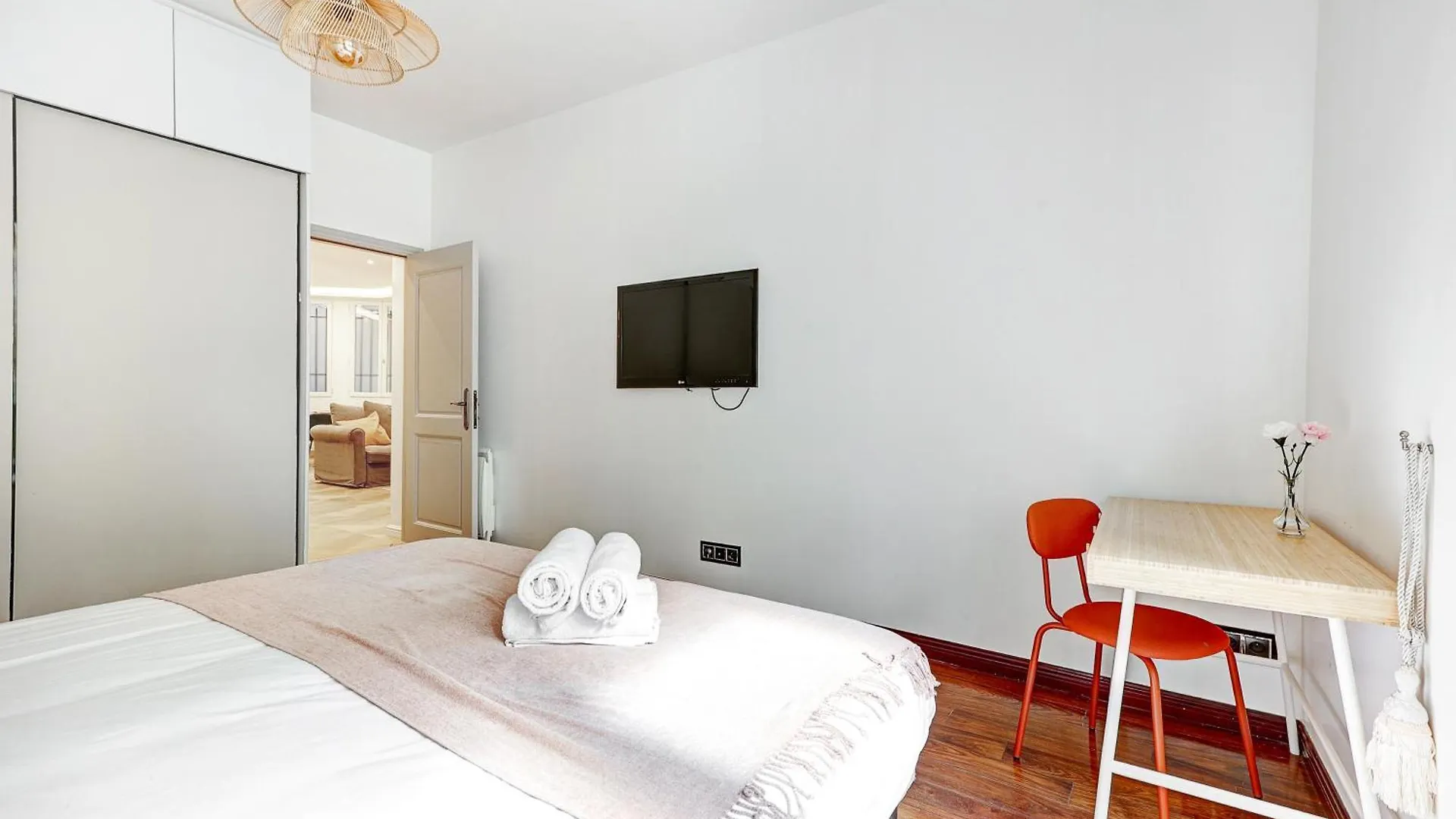 Martine Suite, Place De La Republique Paris