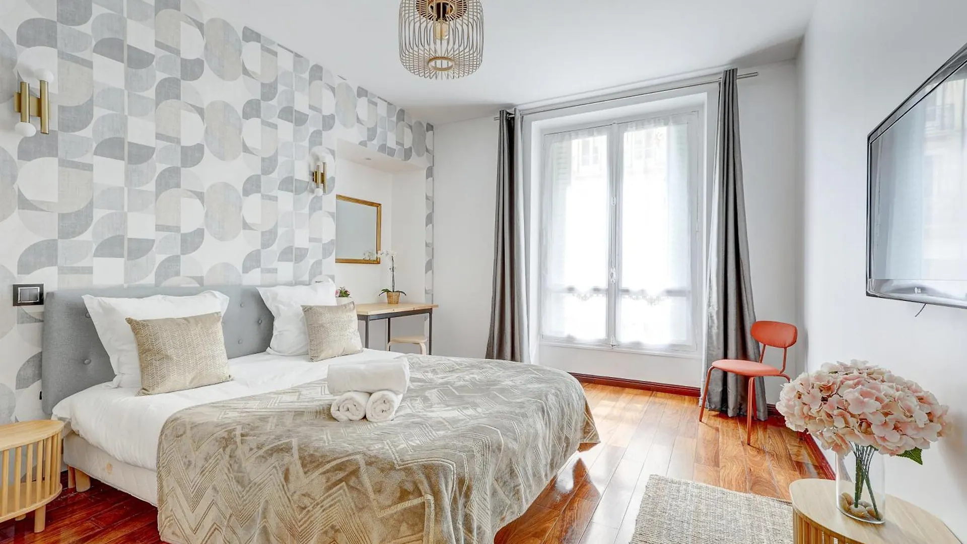 Martine Suite, Place De La Republique Paris Fransa