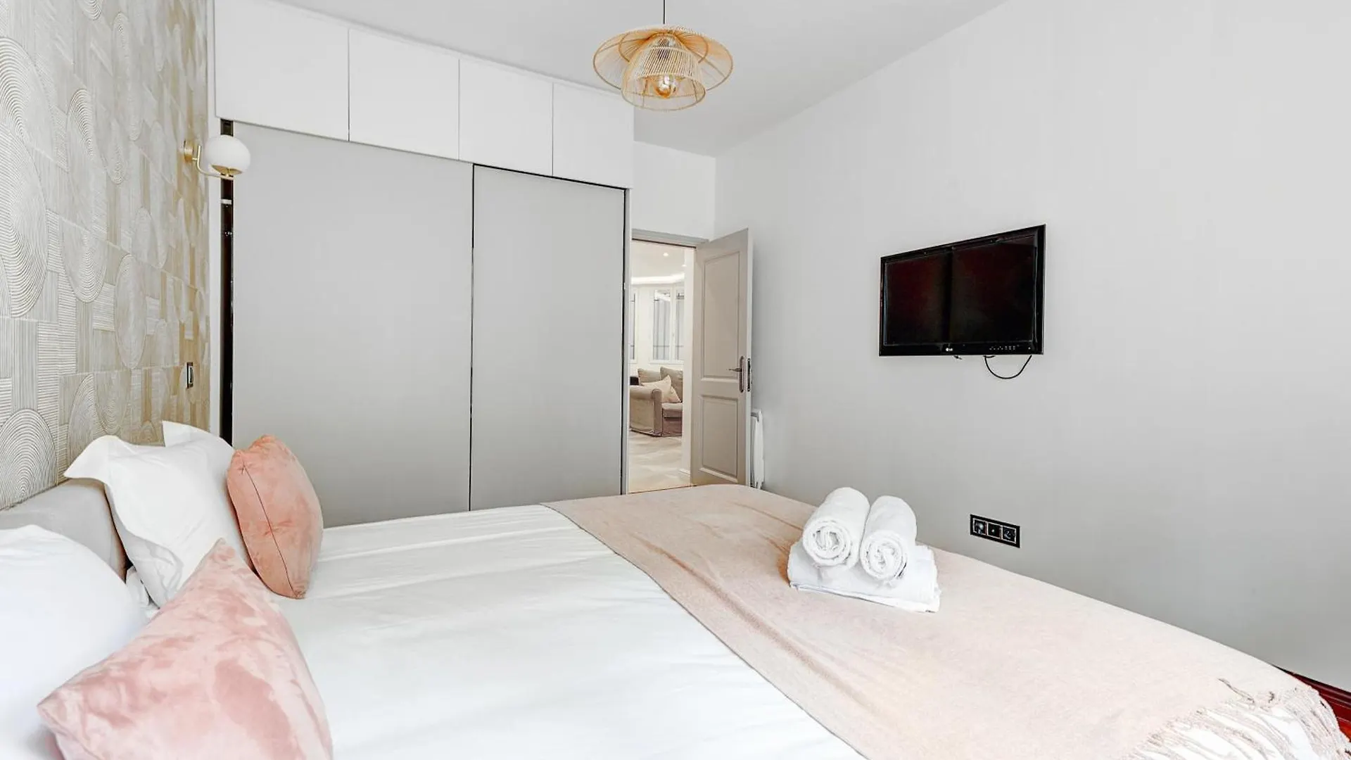Martine Suite, Place De La Republique Paris Daire