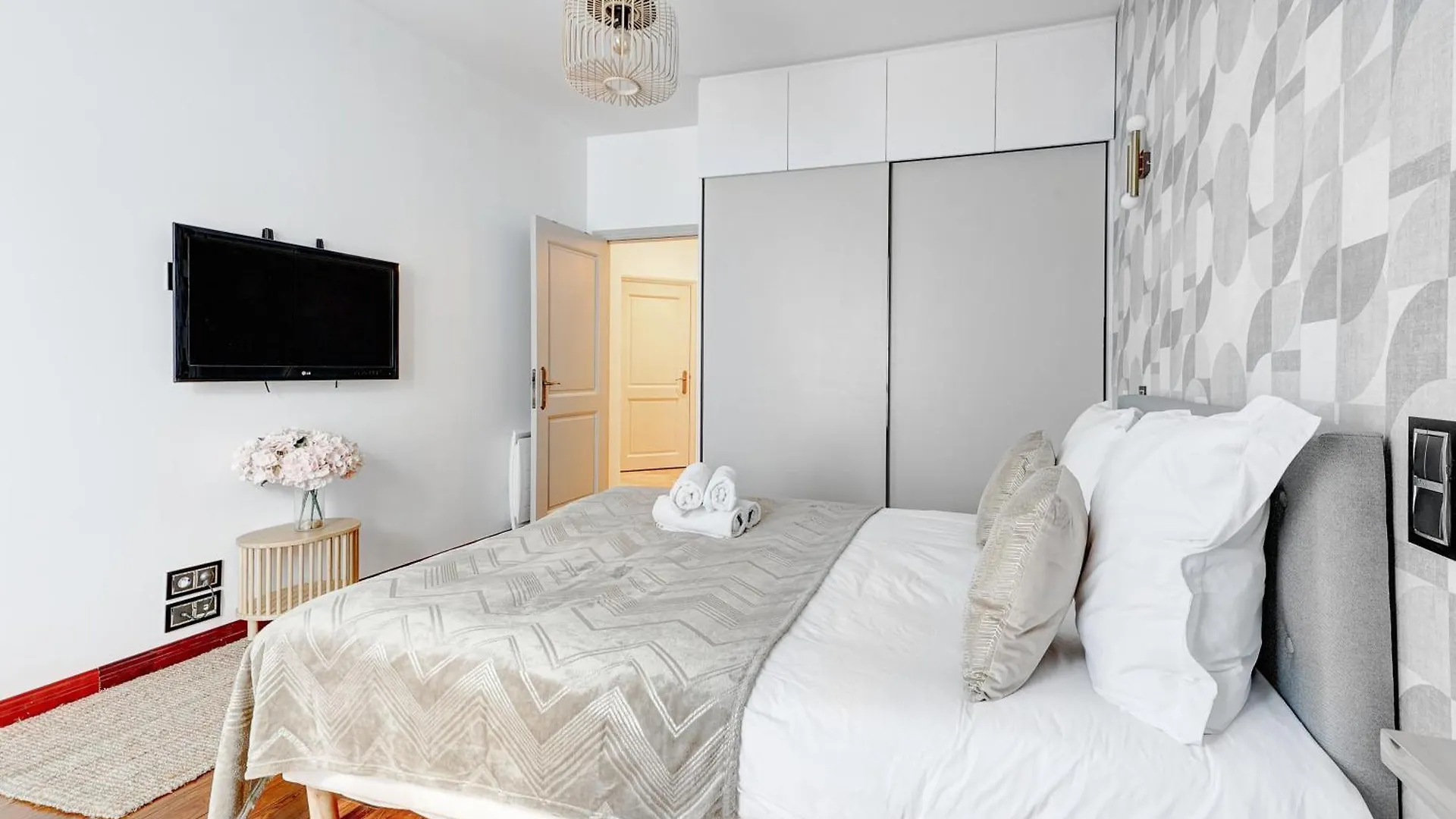 Martine Suite, Place De La Republique Paris Fransa