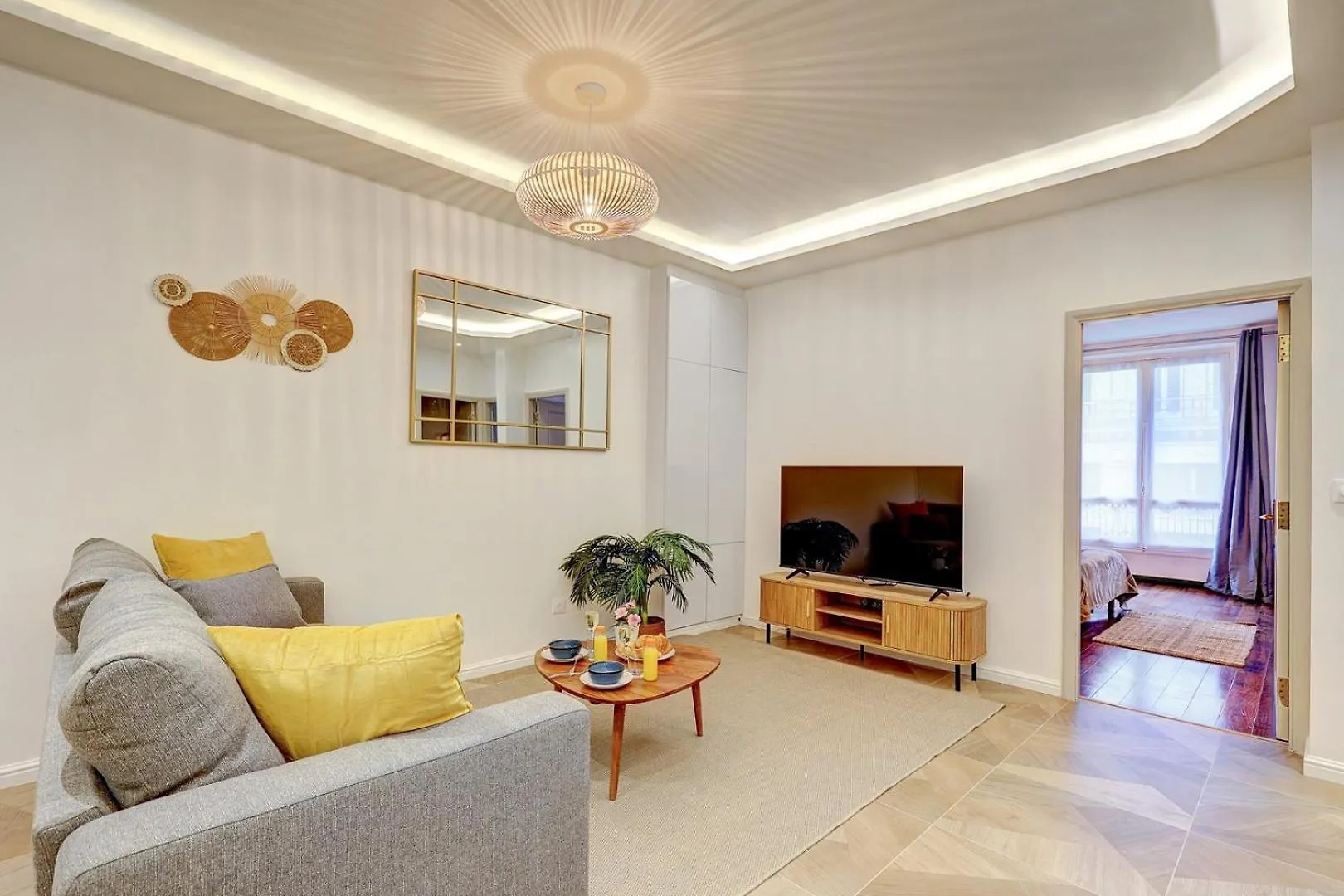 Martine Suite, Place De La Republique Paris